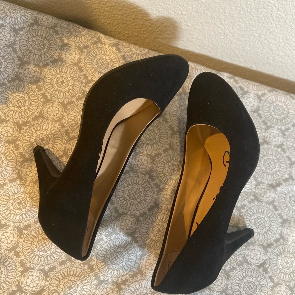 American Rag~Versatile~Black~Microsuede~Round Toe~Slip-On~Pump~Heel~Size 6.5 - Picture 8 of 11